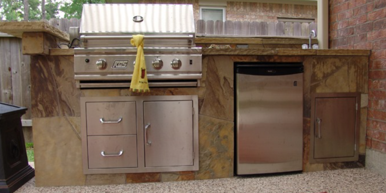 How to Create the Perfect Outdoor Kitchen